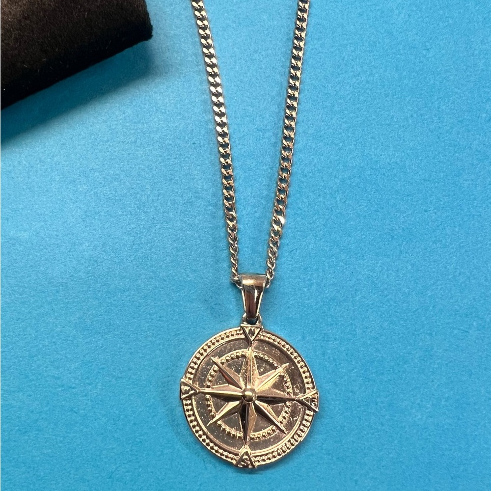 NEVAEH Men’s Compass Pendant Chain in .925 Sterling. Brand New w/ Duster Bag!